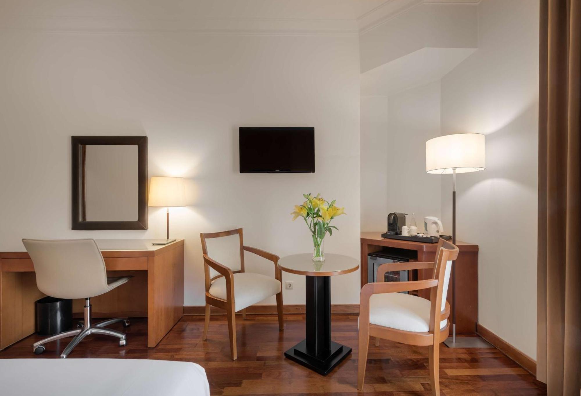 Nh Lisboa Campo Grande Hotel Екстериор снимка