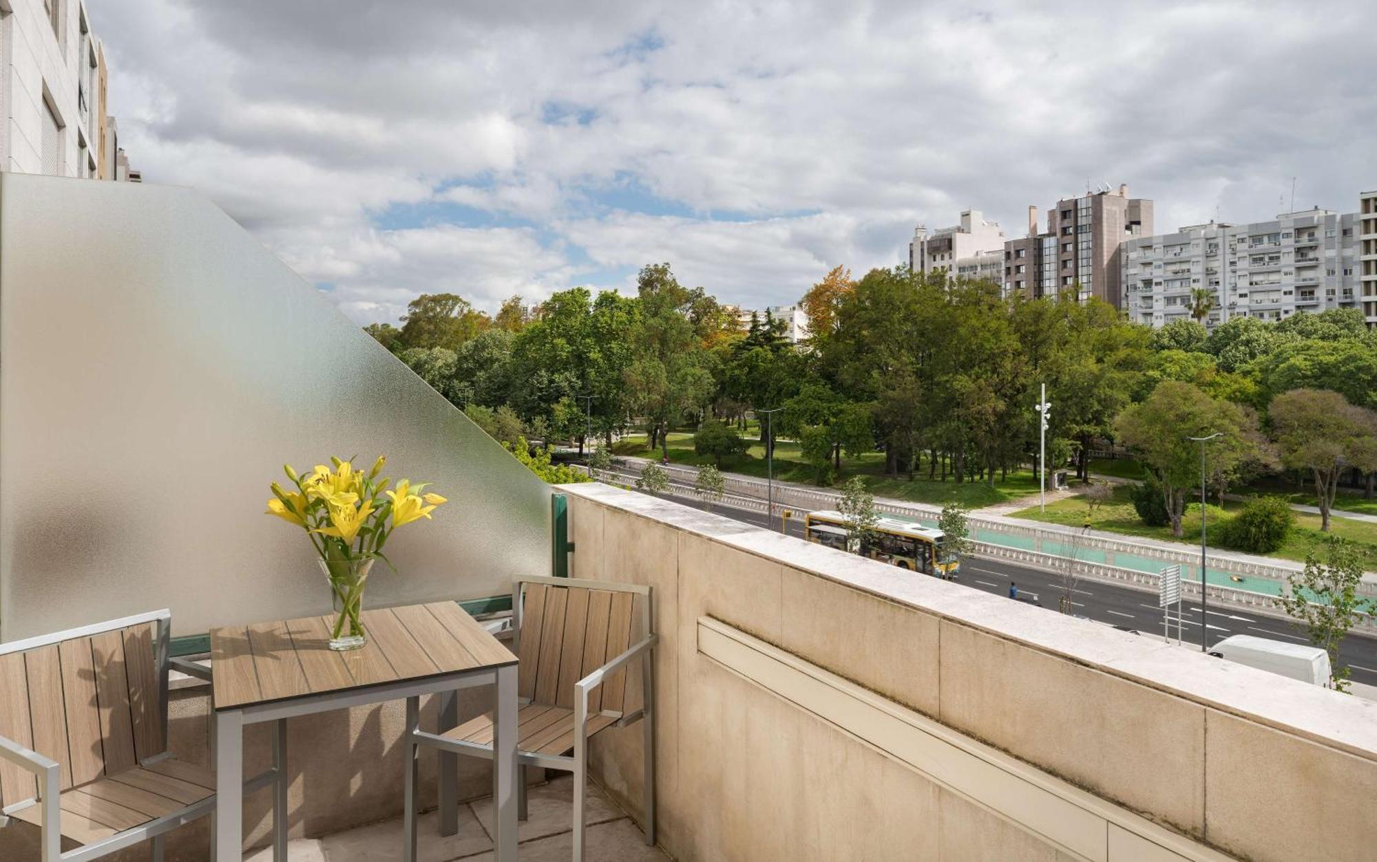 Nh Lisboa Campo Grande Hotel Екстериор снимка
