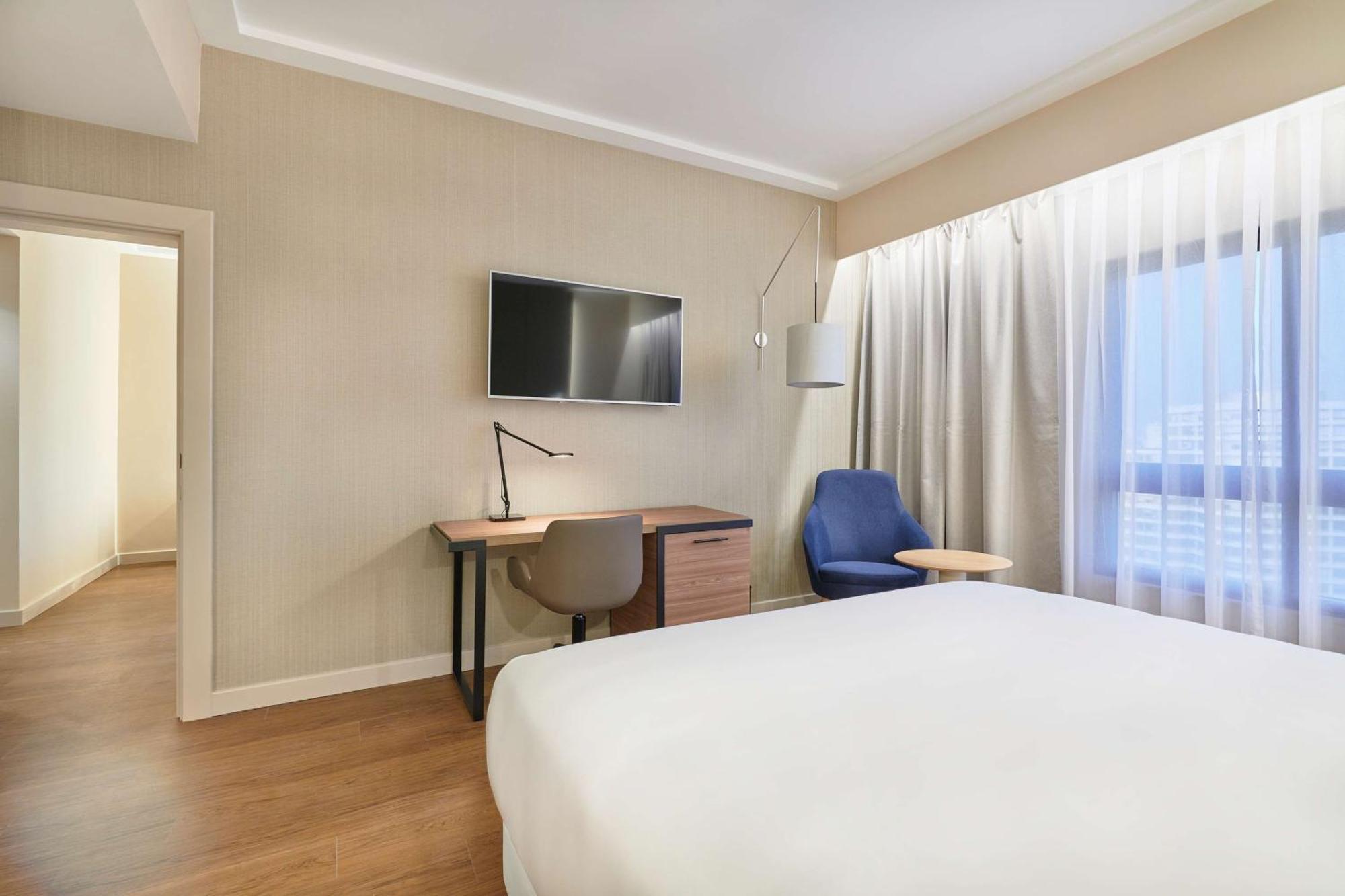 Nh Lisboa Campo Grande Hotel Екстериор снимка