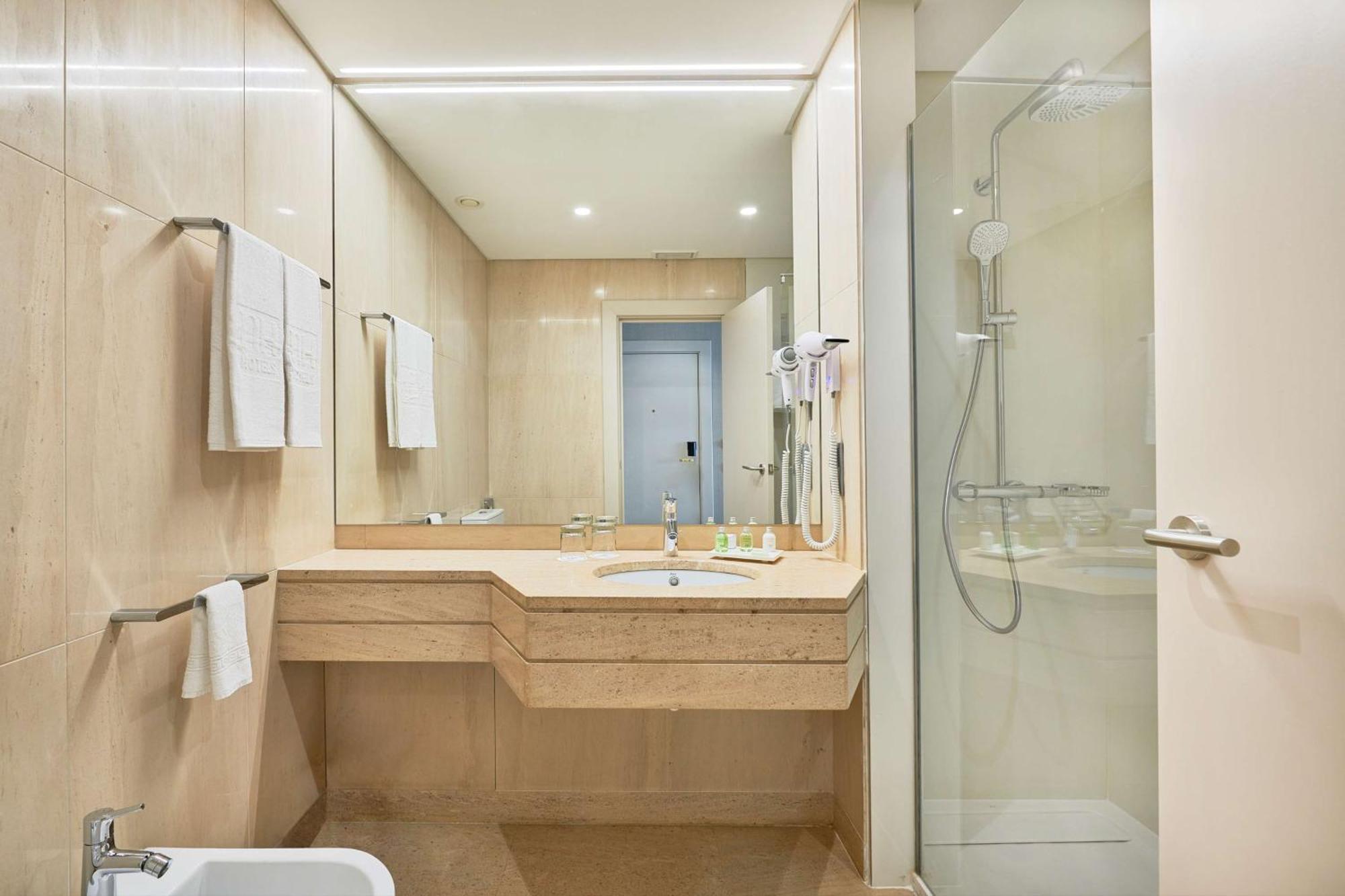Nh Lisboa Campo Grande Hotel Екстериор снимка