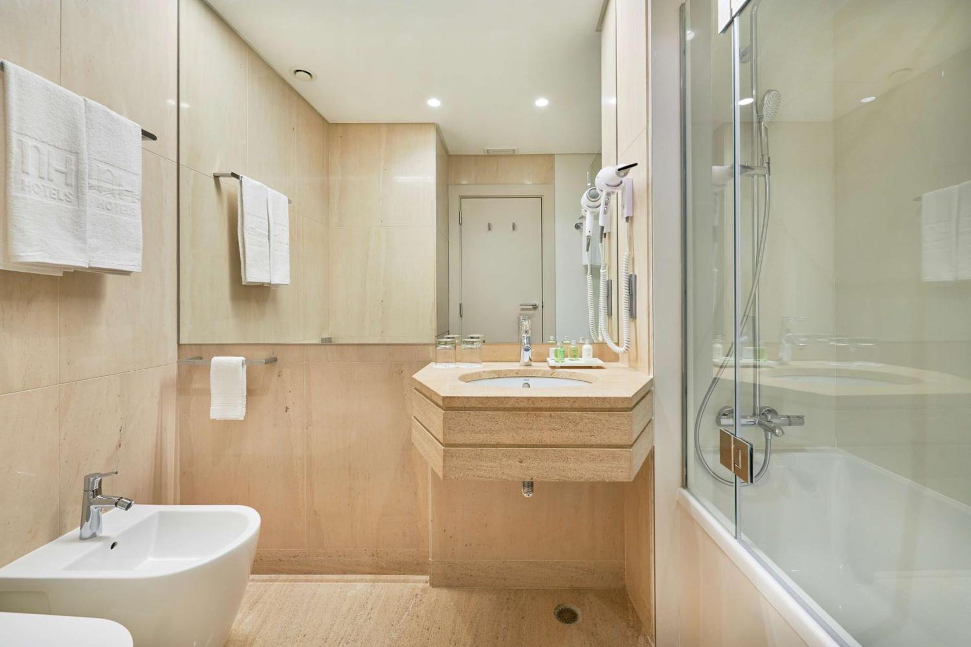 Nh Lisboa Campo Grande Hotel Екстериор снимка